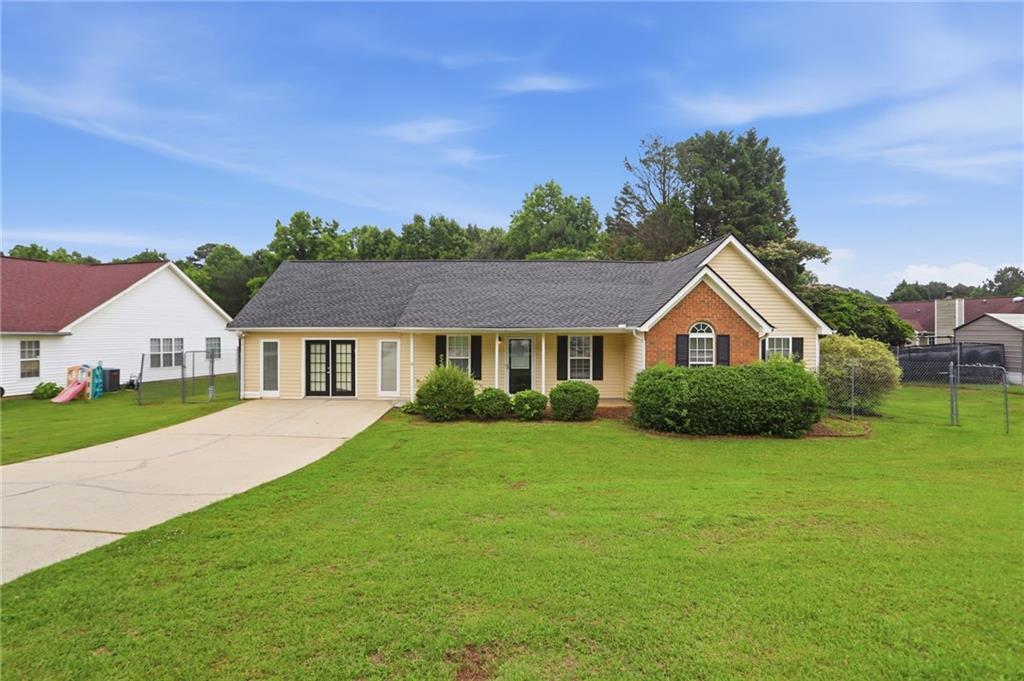 Photo 1 of 35 — 11190 Knotty Pine Place, Hampton, GA 30228