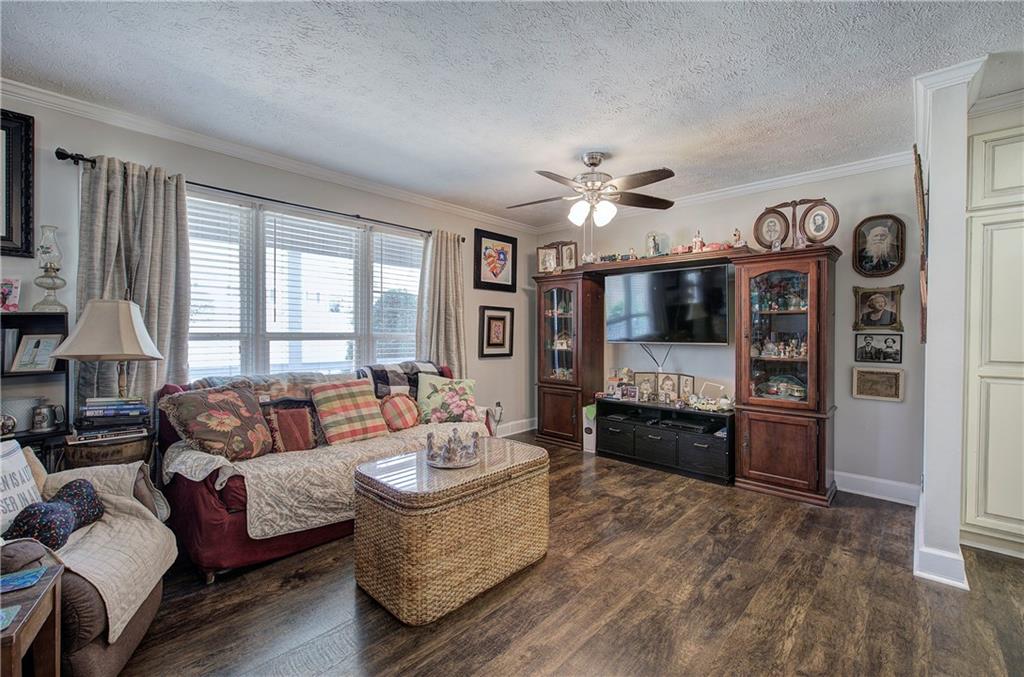 7 Timberwood Drive