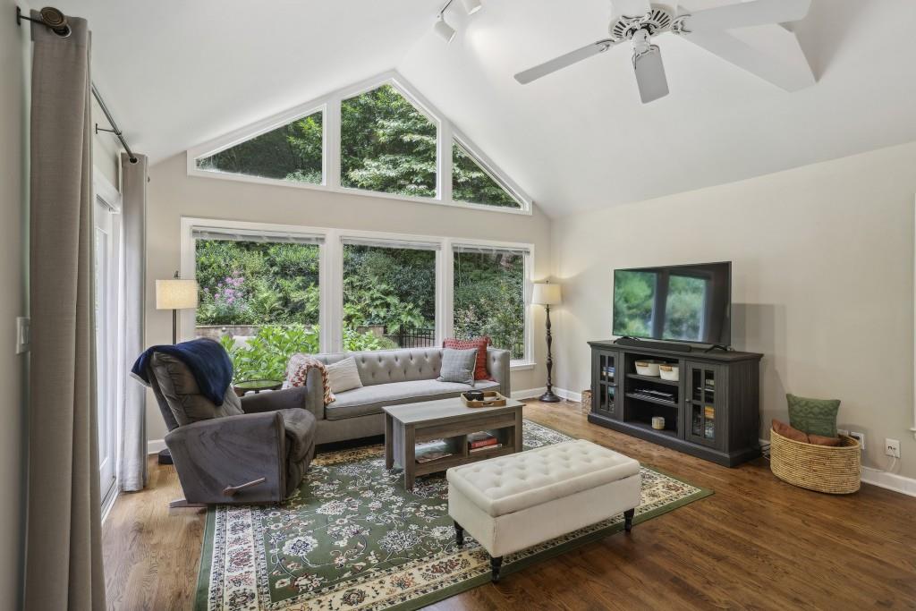 390 W Spalding Drive