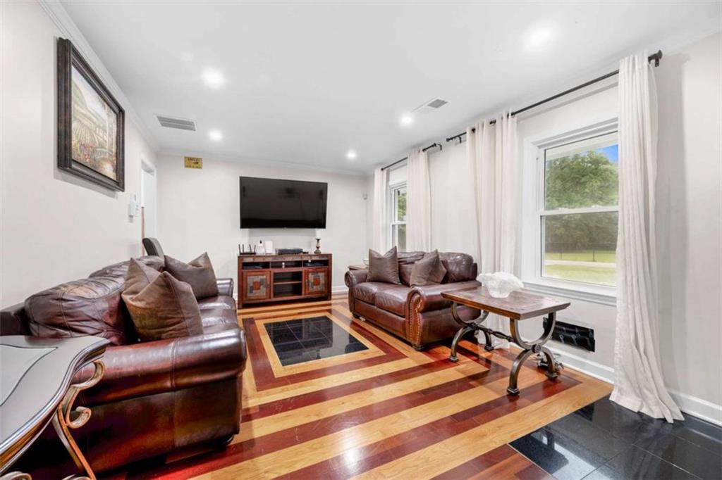 2021 Sherwood Dr Se Dr, Marietta, Georgia image 3