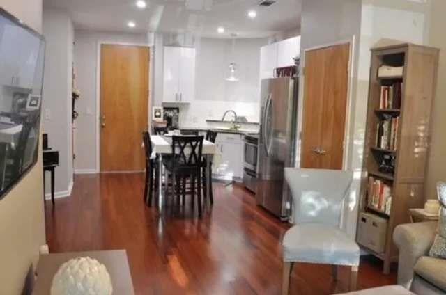 898 Oak Street 3218