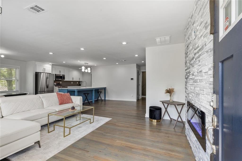 2353 Larchwood Road