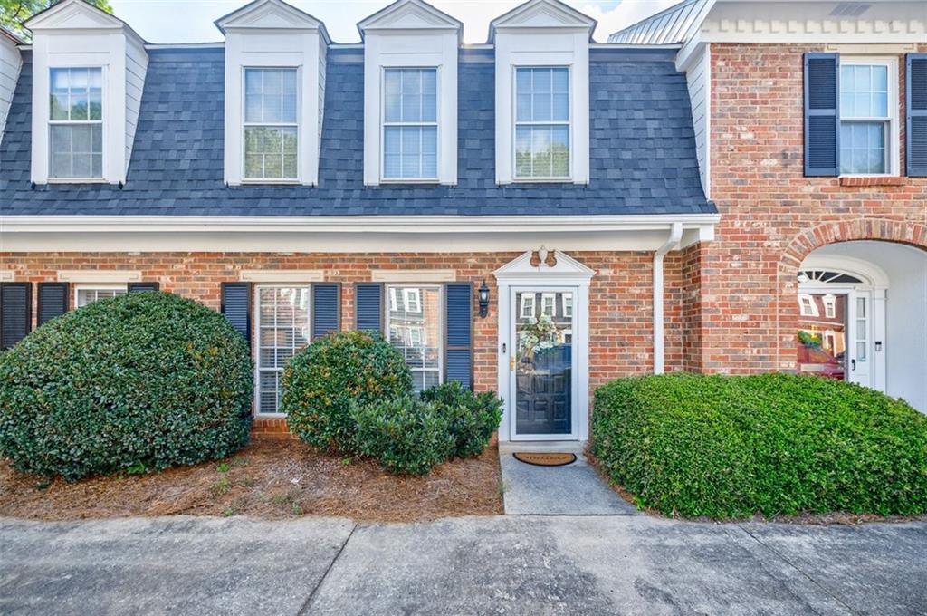 Welcome to your new home in the popular Westover Plantation gated community This move-in ready, well- maintained, and updated townhome features a beautiful kitchen with white cabinetry and countertops and stainless appliances. Plenty of seating in the kitchen/dining area and living room. All with an open concept floor plan and great for entertaining!
The patio is private and is enclosed with a wonderful place to grill or sit around a fire pit with friends and family. Two bedrooms upstairs feature a primary and a guest bedroom, both with en-suite bathrooms.
Westover Plantation is a wonderful planned community on over 60 acres offering beautiful trees and landscaped gardens. It is just minutes from the heart of Buckhead, West Side, Midtown and Downtown. close to I-75 and I-85 with nearby shopping and entertainment. Residents enjoy resort style living within the complex including two clubhouses, two pools, three tennis courts/pickleball, a dog park, walking trails, EV charging stations and a fitness center. What more can you ask for when looking to call a place your own!
