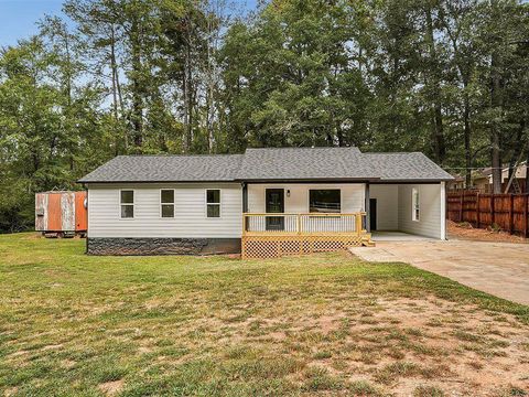 Homes For Sale - 531 Carlton Road<br/> Palmetto, GA 30268