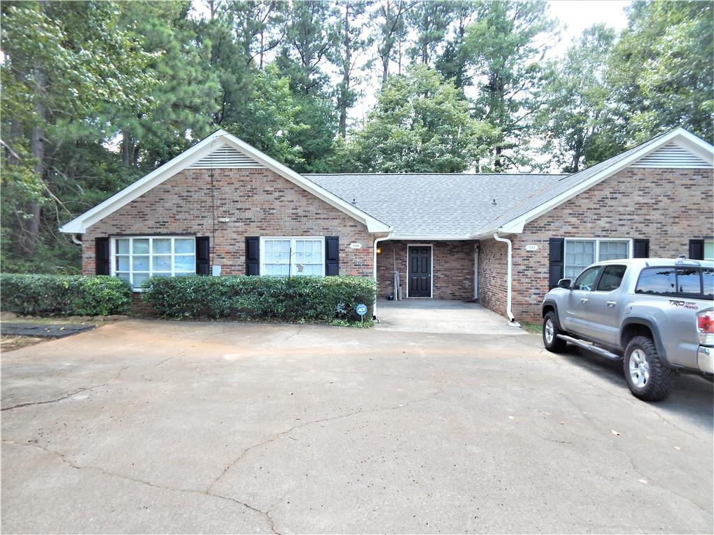 Well maintained and renovated rental property has Luxury Vinyl Plank (LVP), Paint, and all appliances in great conditions. Four sided brick duplex on a cul de sac with flat backyard and an exterior storage room. Two large bedrooms both can access its own full bathroom. Large kitchens with dinning area.  Washer/dryer provided in laundry room. Very convenient location for access to highways, schools and shopping centers. Landlord prefer to have no pets and credit scores above 650 (Two month deposit may be requested if for score between 620 and 650).  Application link will be provided after property had been viewed.  Use RentSpree portal screening site to apply online.  Application Fee $40 / per adult paid online are Non-refundable.  Non-Smokers please! Small pets, please call.
