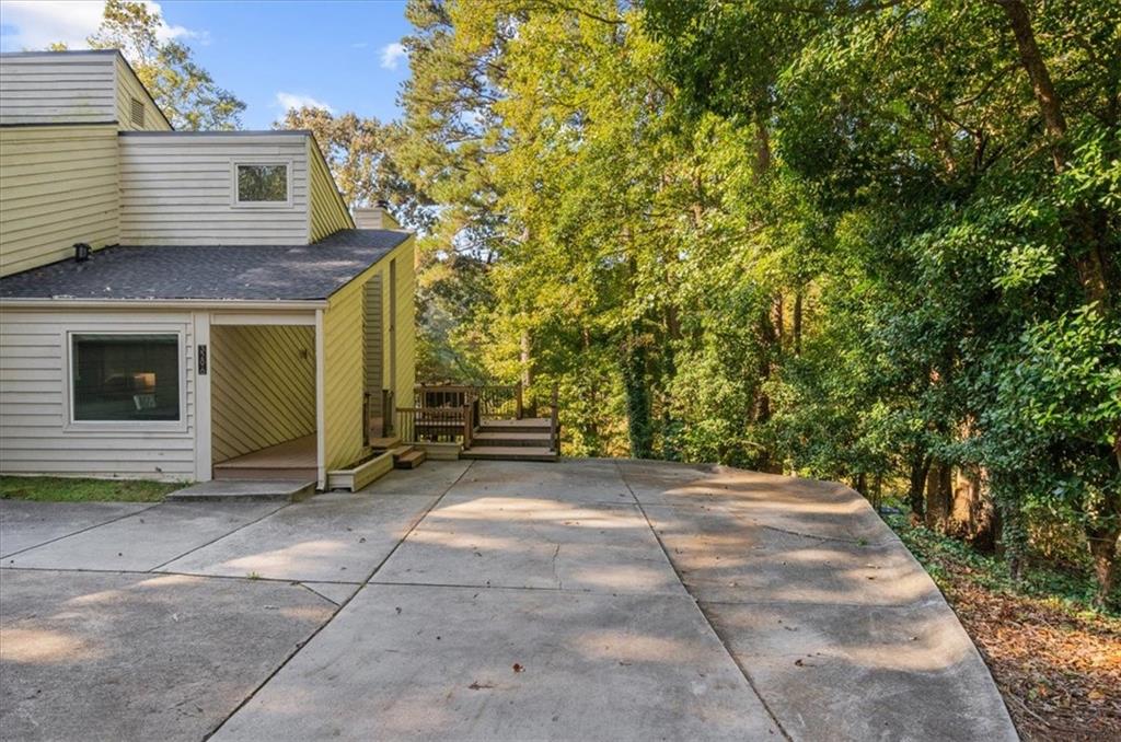 3296 Leeds Way