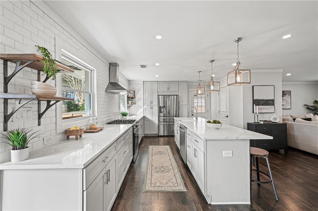 1570 King Arthur Court SE