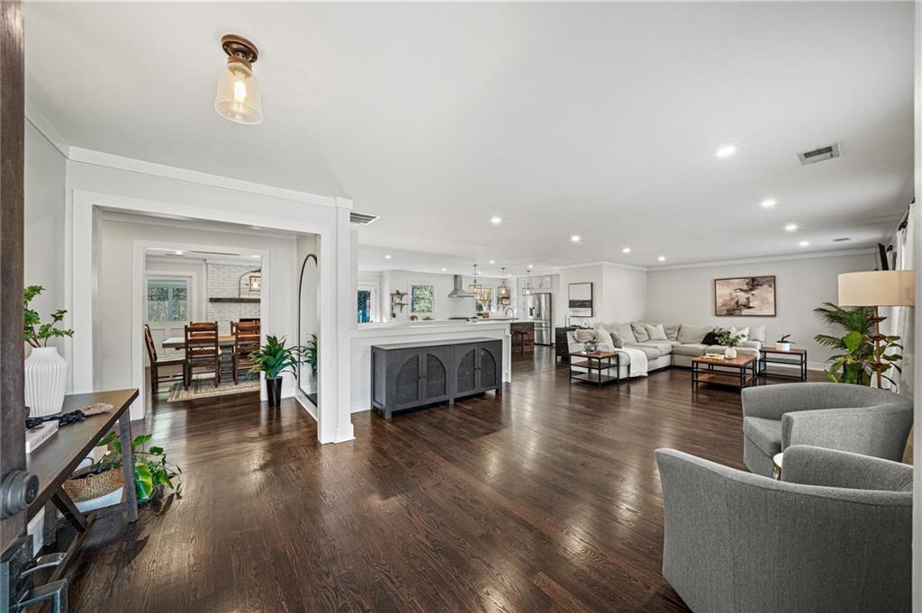 1570 King Arthur Court SE