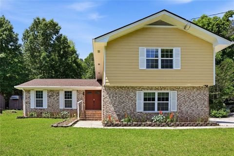 Homes For Sale - 2201 Colonial Oak Way<br/> Stone Mountain, GA 30087