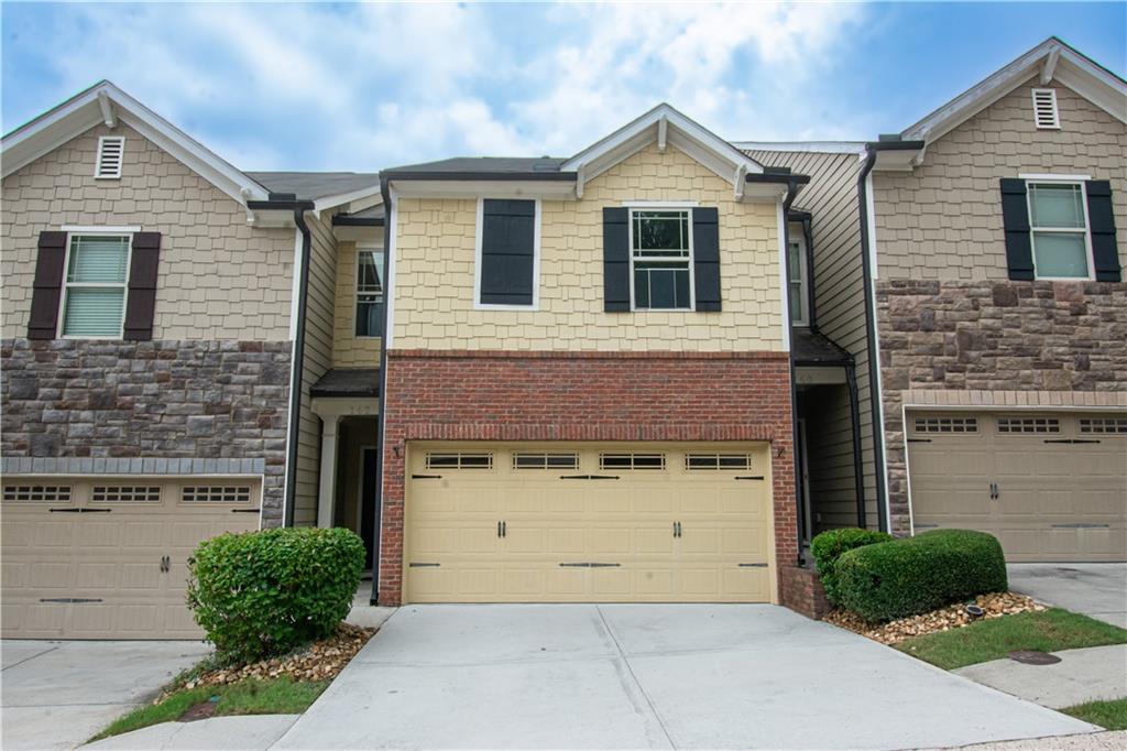 Charming Townhouse in Prime Woodstock Location!
Welcome home to this beautiful townhouse ideally located just minutes from vibrant Downtown Woodstock, with easy access to top shopping, dining, and major highways. Nestled in a safe, well-maintained community featuring a swimming pool and professionally landscaped common areas maintained by the HOA. Enjoy peace of mind in a top-ranked school district, making it perfect for families. Don’t miss this rare opportunity to live in one of Woodstock’s most desirable neighborhoods!