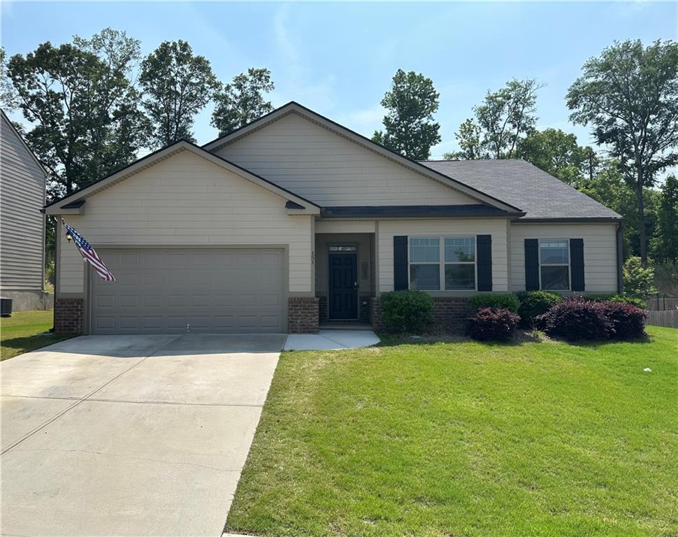 Meticulously maintained 4BR/2BA ranch located in a well kept and quiet
community in Jefferson. This home features an open floor plan, granite
counter tops, & LVP flooring in the main living spaces. With an extended 35'
by 12' back patio, this home will be great for entertaining. Conveniently
located just minutes from I-85 and under 30 minutes from Athens. Schedule your
showing today!