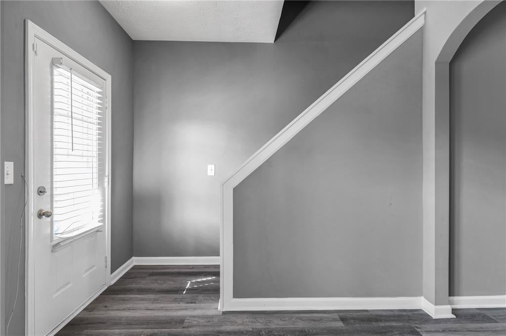 6156 Shoals Loop