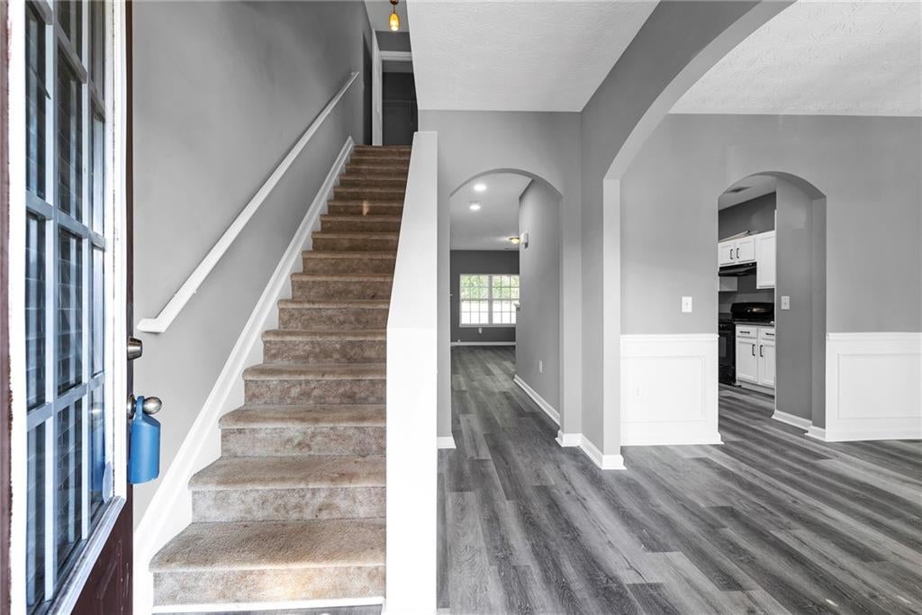 6156 Shoals Loop