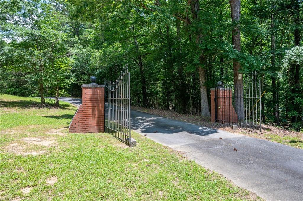 145 Lakewood Drive SE