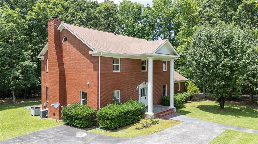 145 Lakewood Drive SE