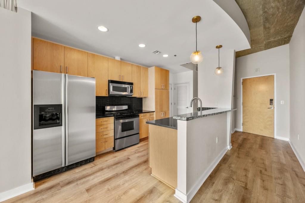 943 Peachtree Street NE 1217