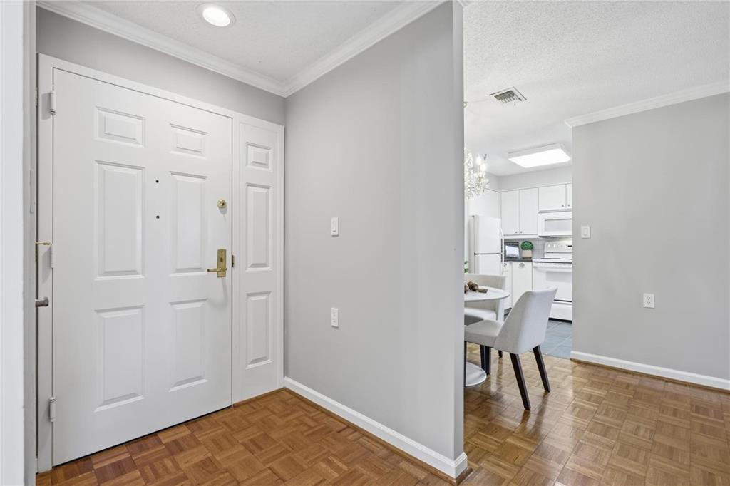 1800 Clairmont Lake 719