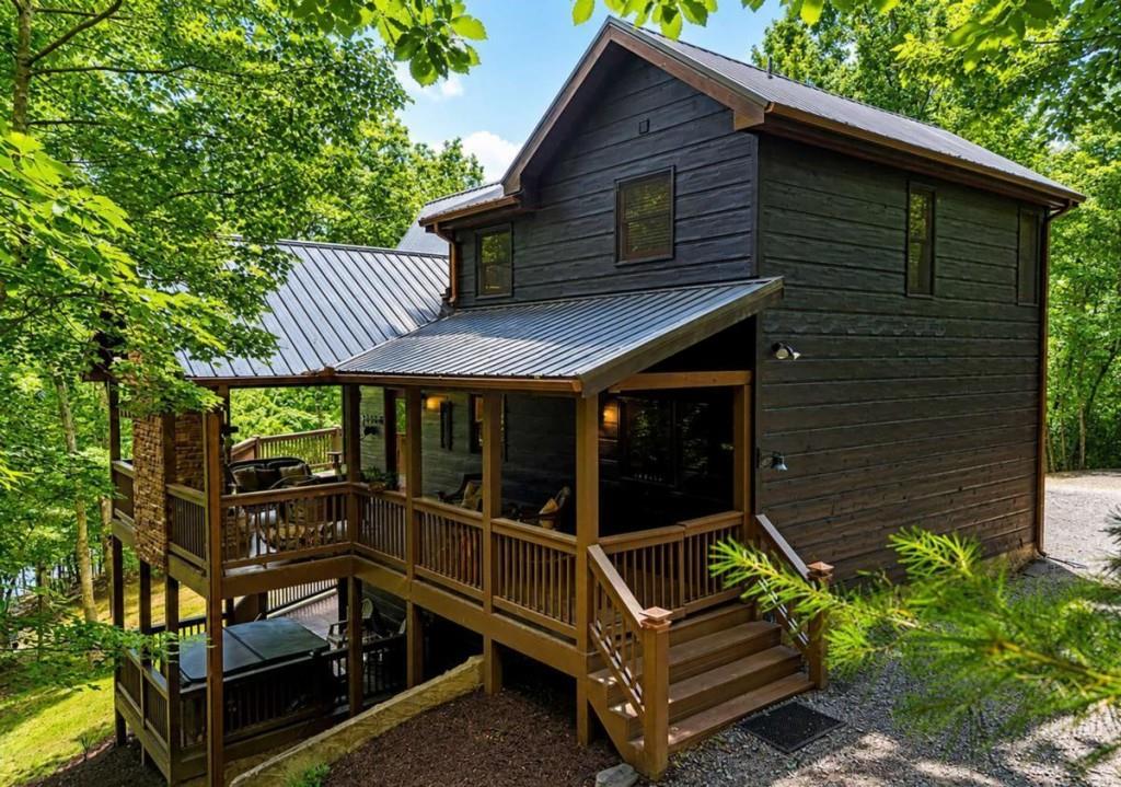 901 Stuart Mountain Road