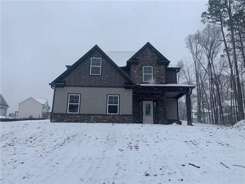 A home in Toccoa