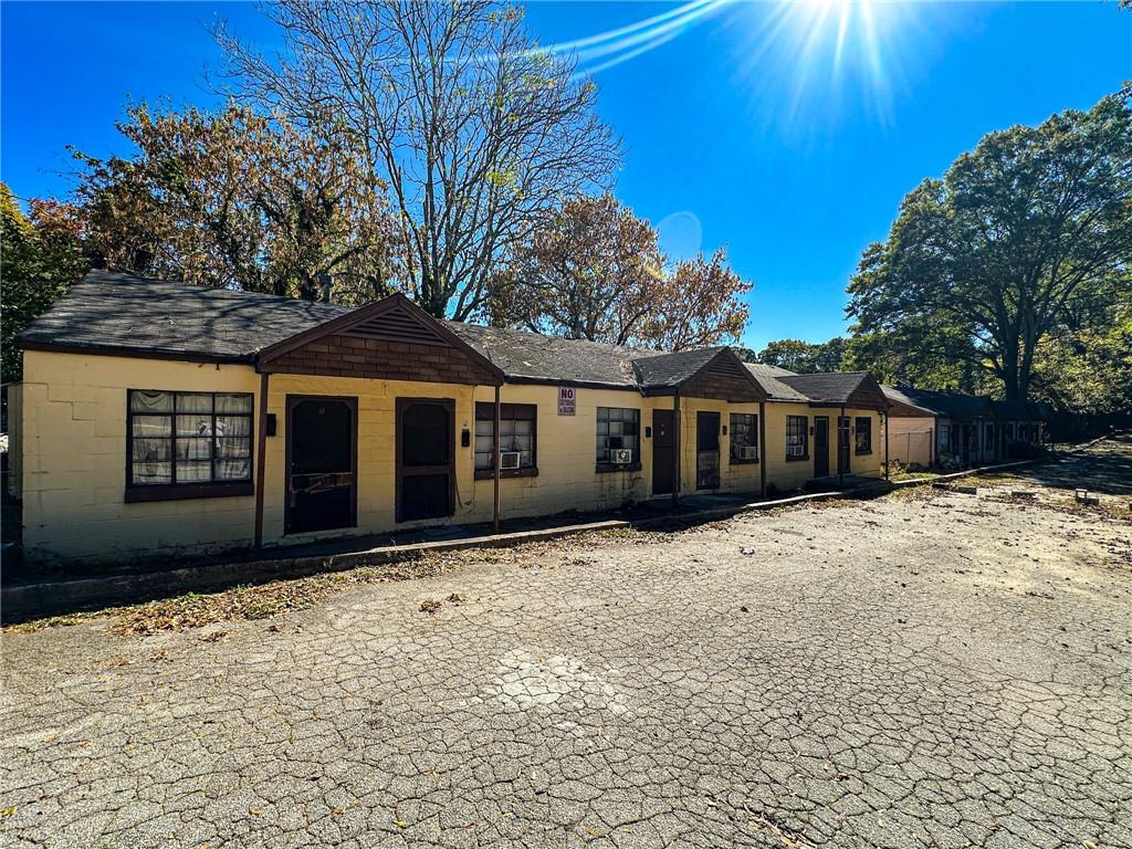 566 University Avenue SW