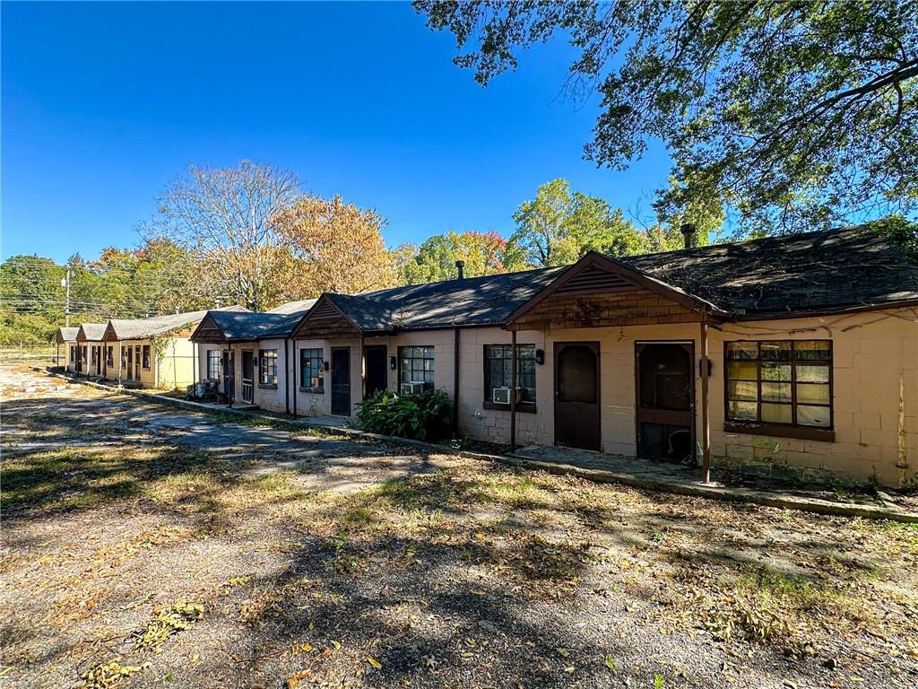 566 University Avenue SW