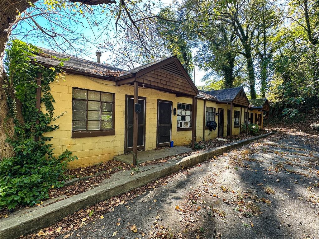 566 University Avenue SW