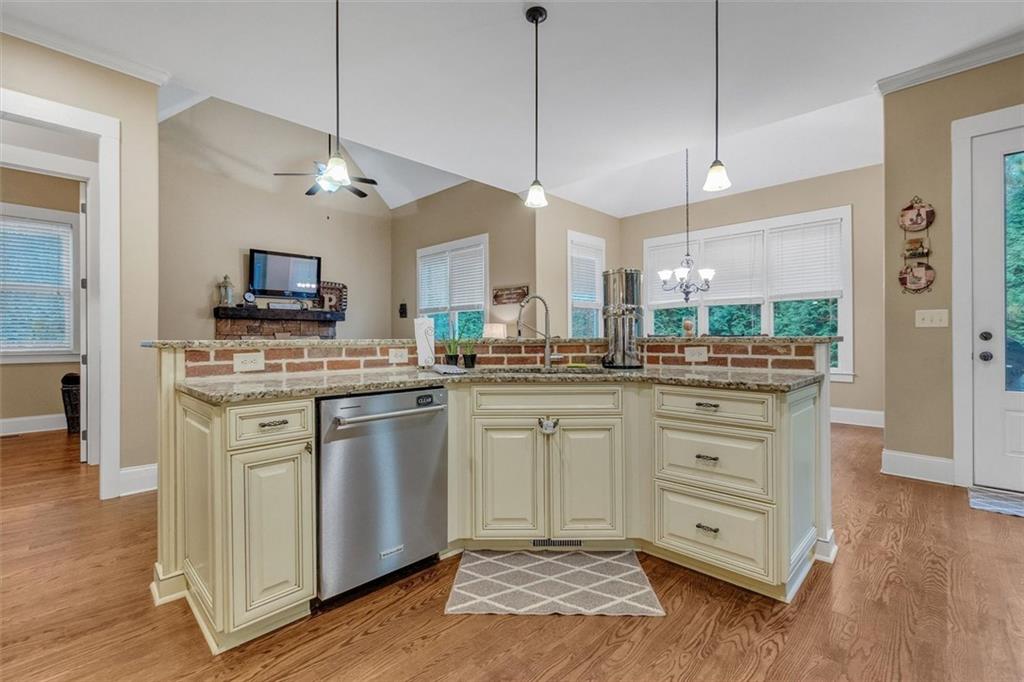 LENORE PLACE - Residential