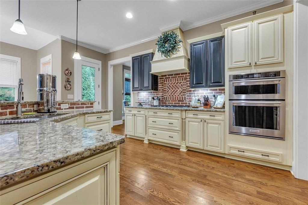 LENORE PLACE - Residential