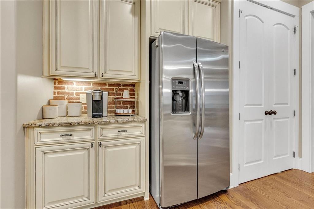 LENORE PLACE - Residential