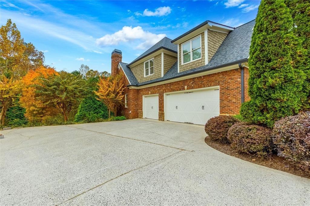 LENORE PLACE - Residential