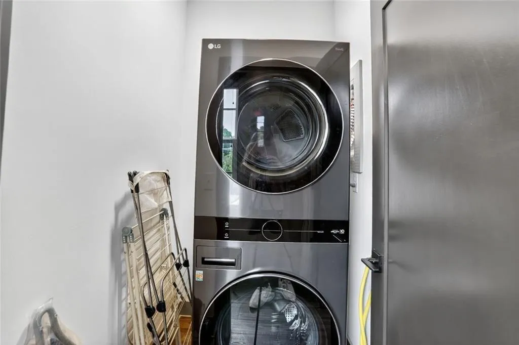 Atlanta, Georgia 30307, United States, 3 Bedrooms Bedrooms, ,4 BathroomsBathrooms,Residential,Active,214608