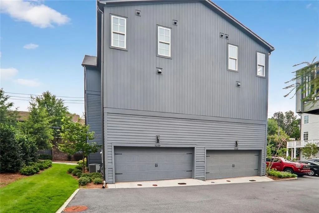 Atlanta, Georgia 30307, United States, 3 Bedrooms Bedrooms, ,4 BathroomsBathrooms,Residential,Active,214608