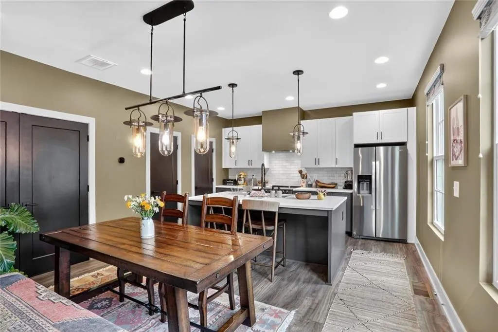 Atlanta, Georgia 30307, United States, 3 Bedrooms Bedrooms, ,4 BathroomsBathrooms,Residential,Active,214608