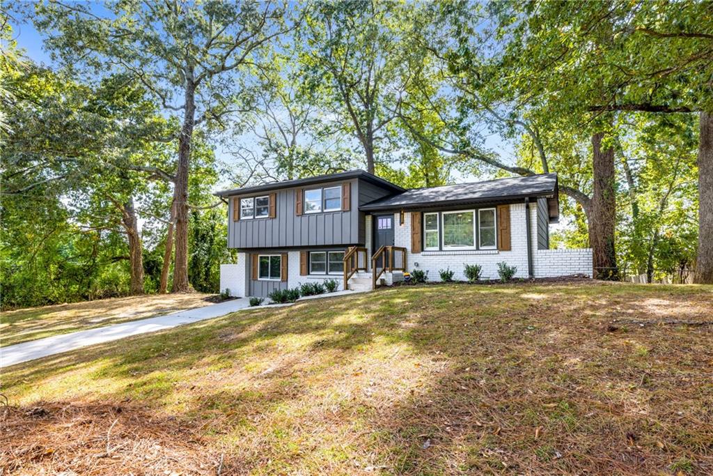 1483 Town Country Drive SE