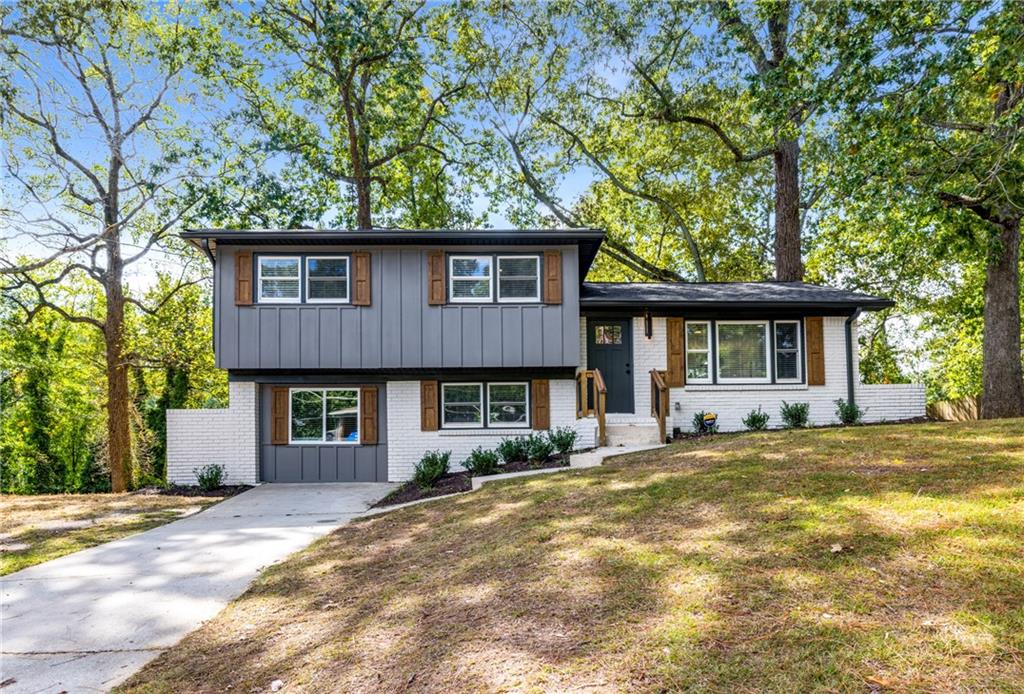1483 Town Country Drive SE