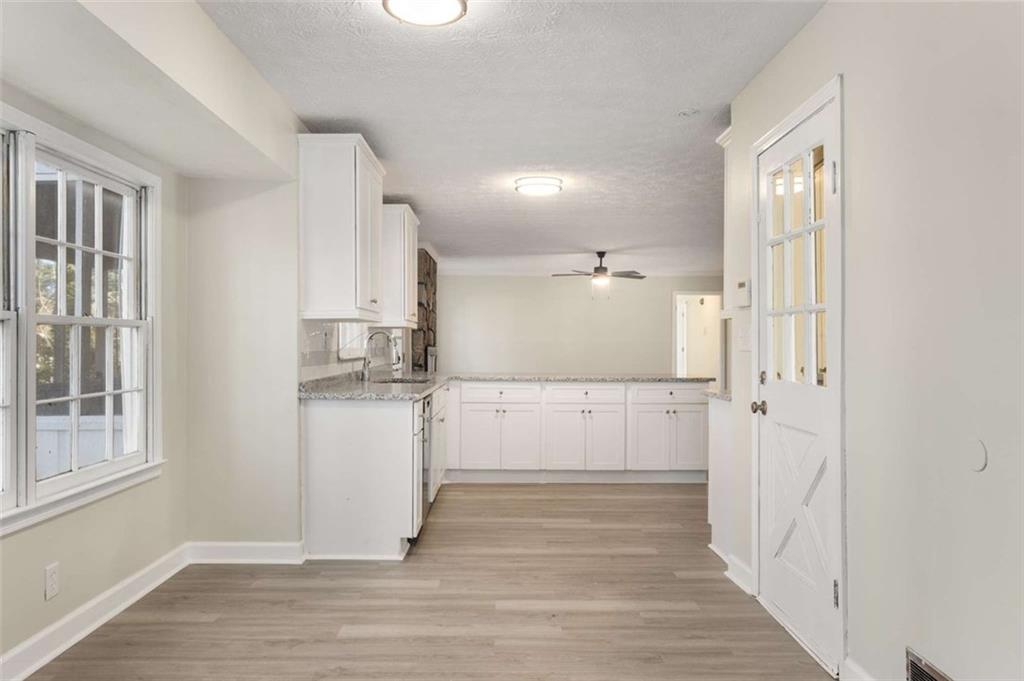 2694 Hickory Valley Drive, Snellville, Georgia image 17