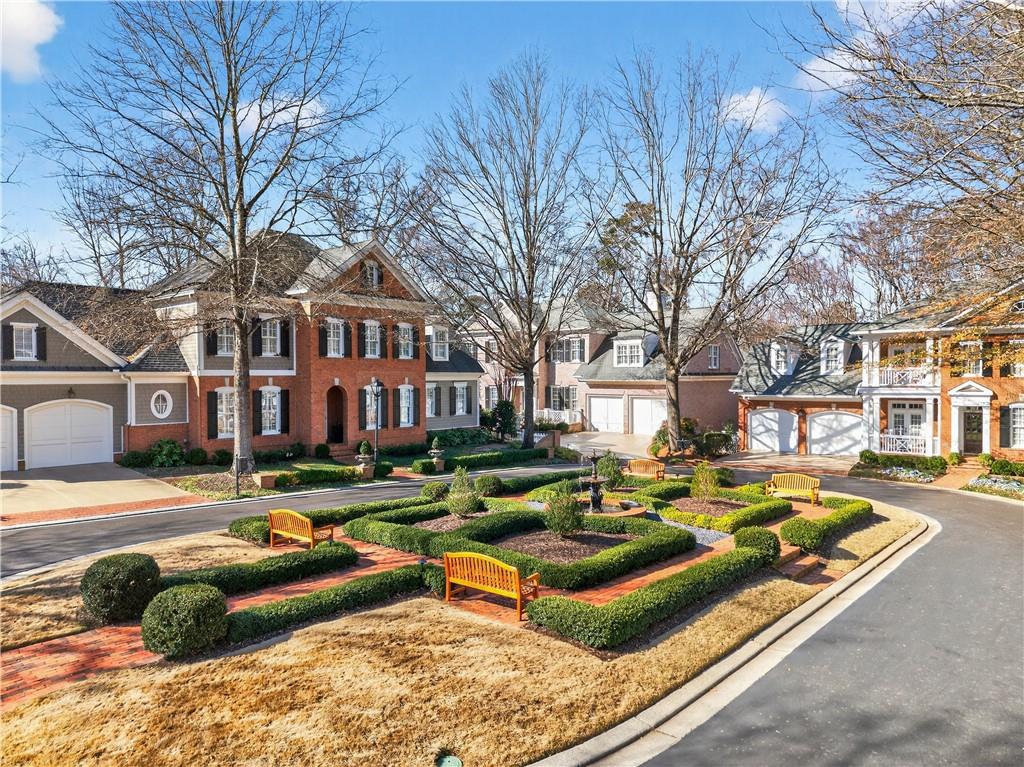 1136 Bellewood Square