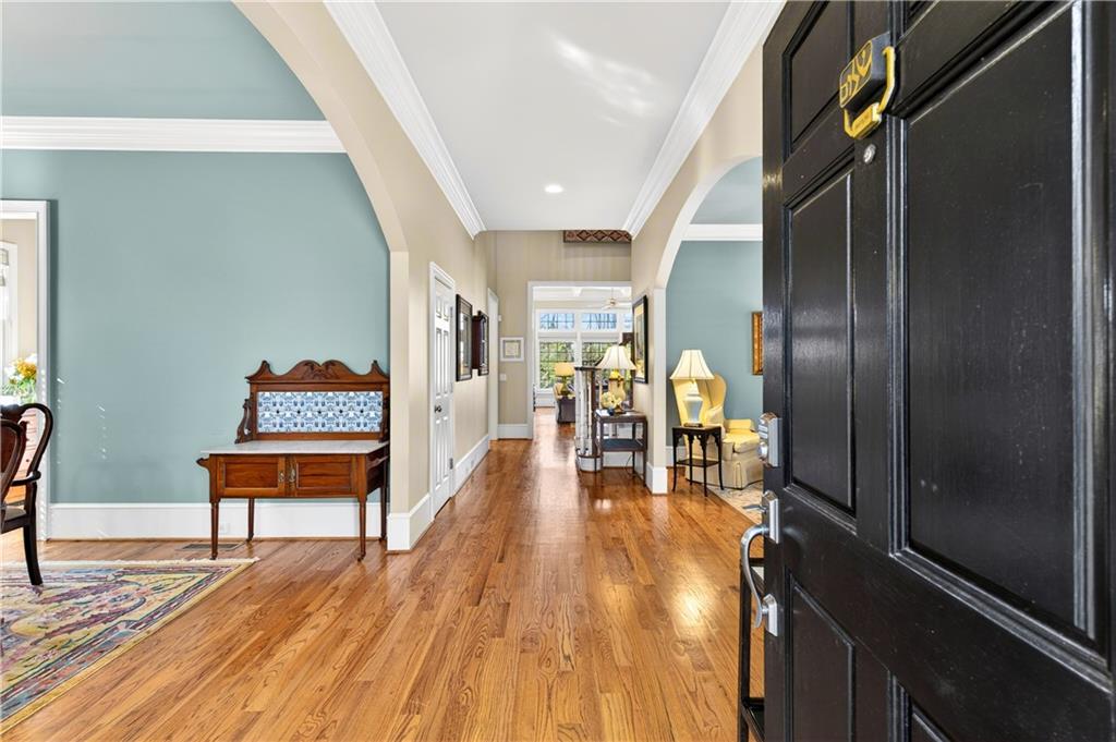 1136 Bellewood Square