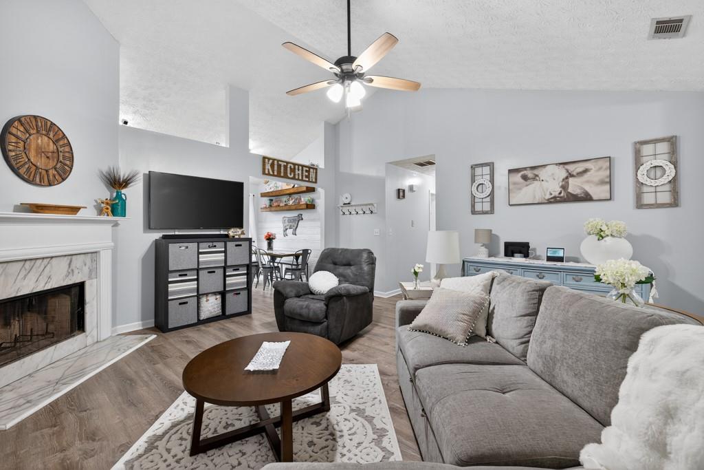 1505 River Falls Vw