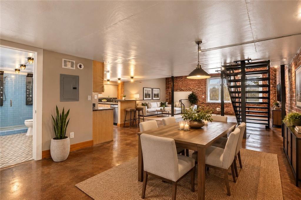 644 Wells Street SW 16