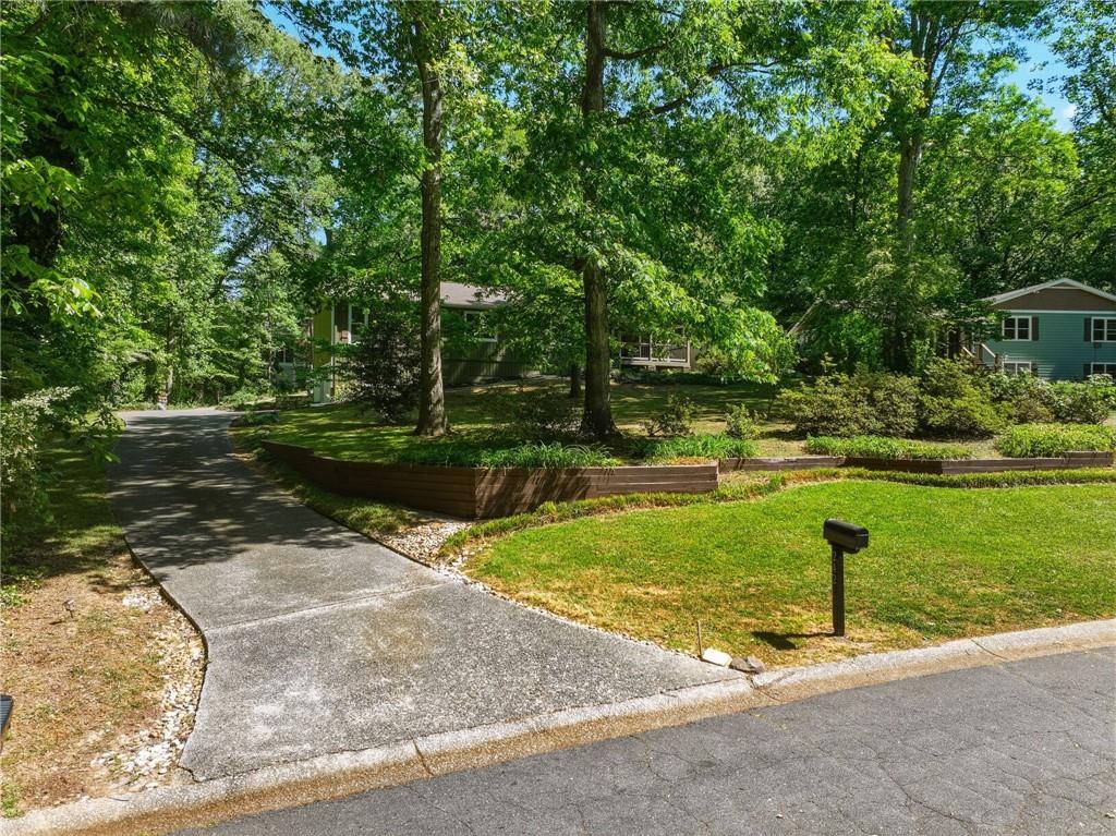 242 Lake Somerset Drive NW