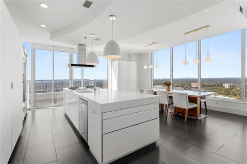 Condo For Rent - 3338 Peachtree Road #3501<br/> Atlanta, GA 30326