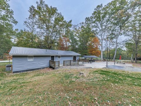 A home in Adairsville