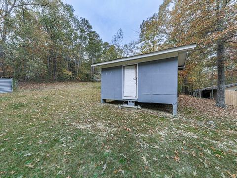 A home in Adairsville