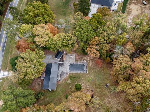 A home in Adairsville