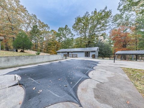 A home in Adairsville