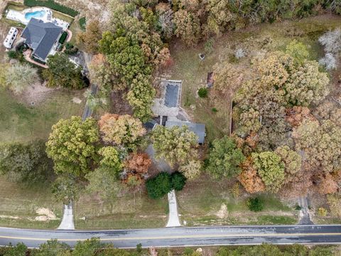 A home in Adairsville