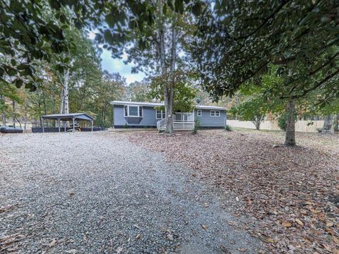 A home in Adairsville