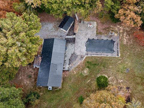 A home in Adairsville