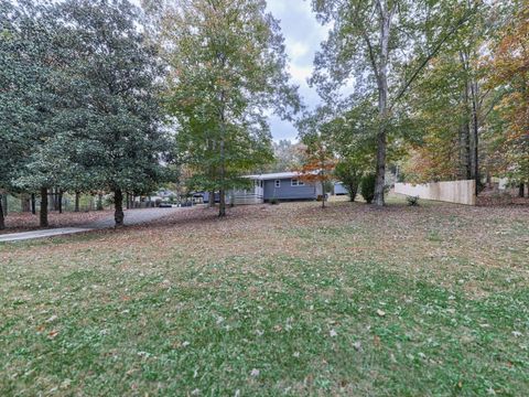 A home in Adairsville